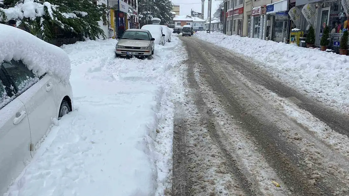 Bolu'da kar kalınlığı 30 santimetreye ulaştı