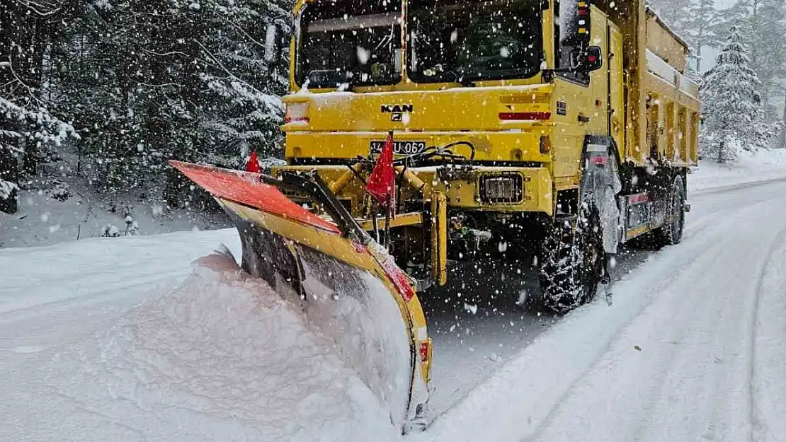 Bolu'da kar sebebiyle kapanan köy yolları açıldı