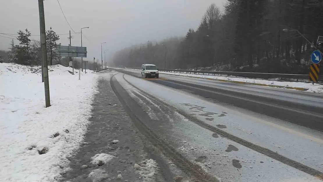 Bolu Dağı'nda kar etkili oluyor