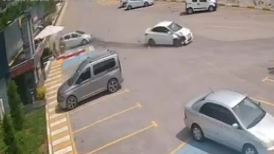 Bolu Dağı'nda otomobil, işletme otoparkına daldı