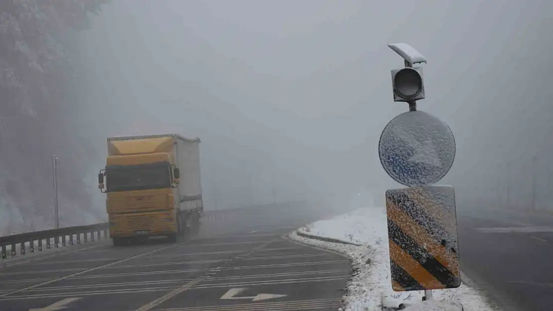 Bolu Dağı'nda sis görüş mesafesini düşürdü