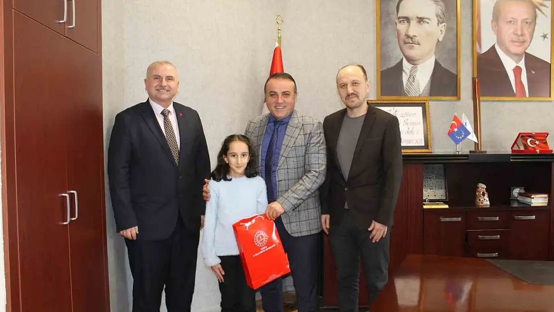 Bostanlık İlkokulu Öğrencisi Ayşe Küçükakıncı il birincisi oldu