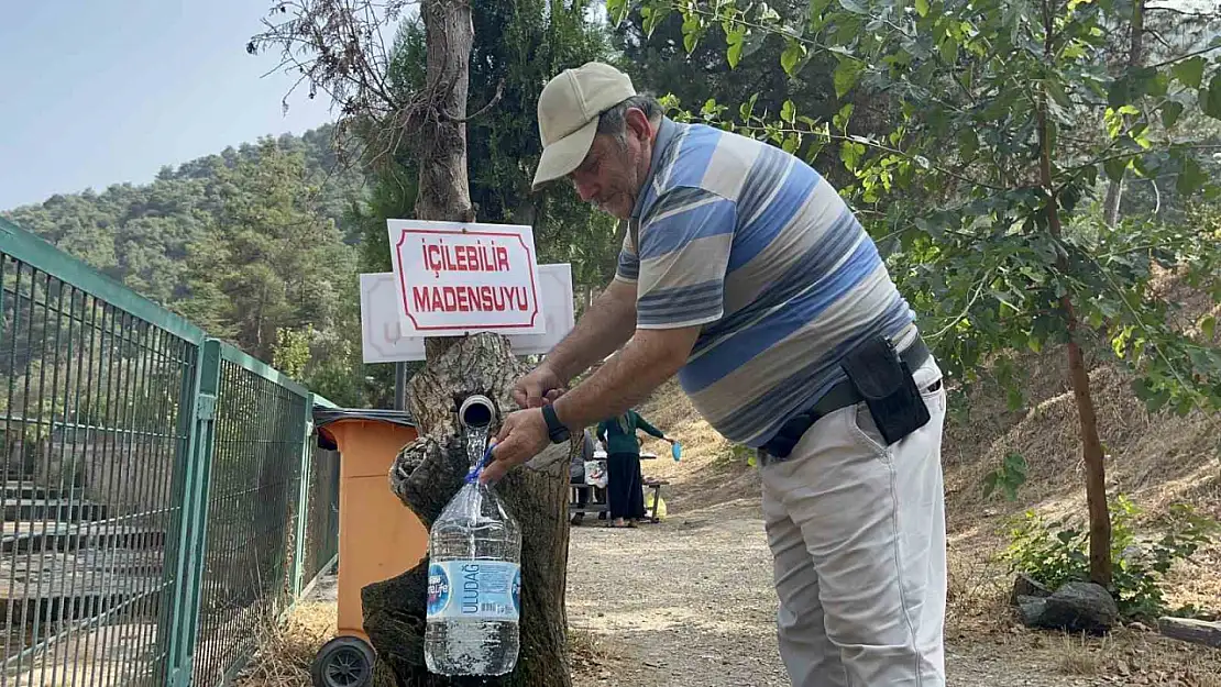 Çeşmeden içilebilir maden suyu akıyor