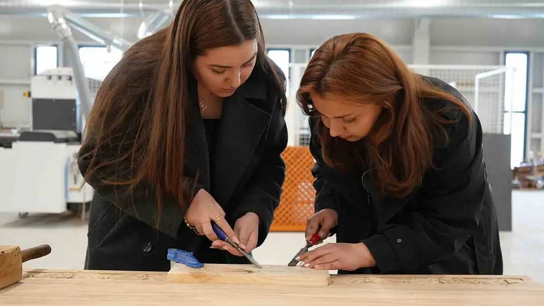 Bu merkezde mobilya sektörünün ara eleman ihtiyacı karşılanıyor