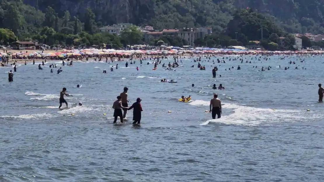 Tatil köyleri ve plajlar doldu taştı