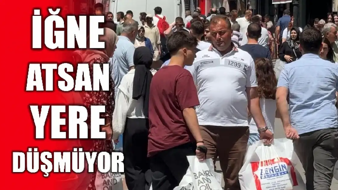 Caddelerde insan seli