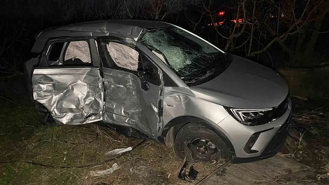 Çanakkale'de yolcu midibüsü ile otomobil çarpıştı: 1 ölü, 4 yaralı