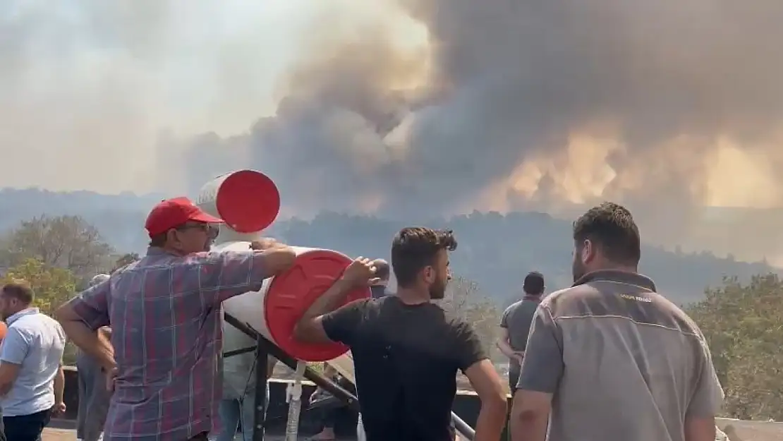 Çanakkale yangını rüzgarın etkisiyle yeniden alevlendi