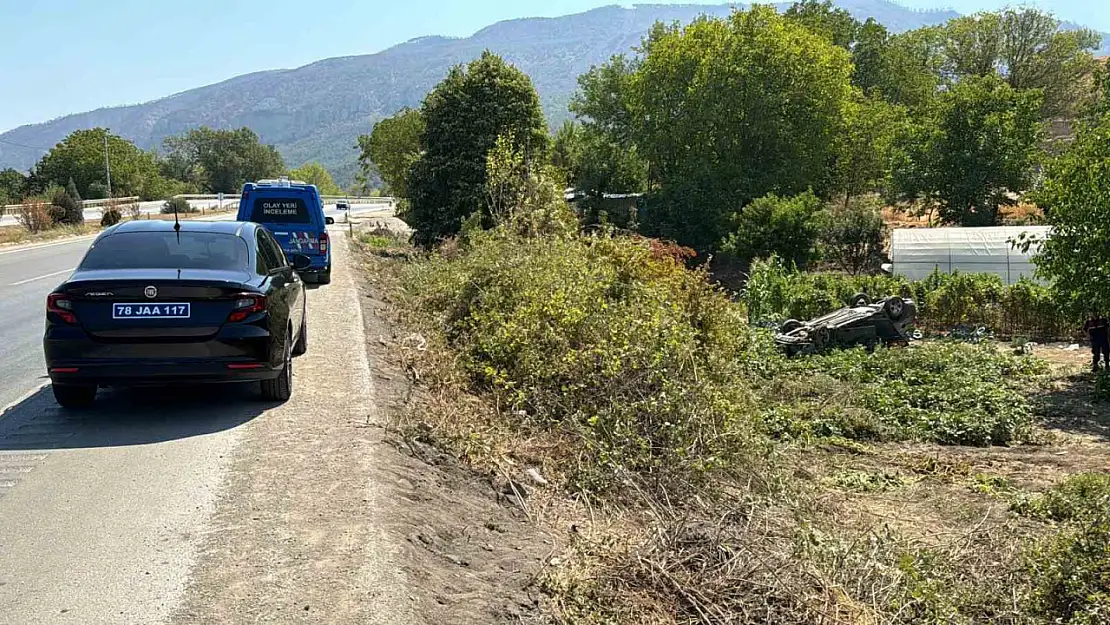 Çarpışan otomobillerden biri takla atıp bahçeye uçtu: 1'i ağır 5 yaralı