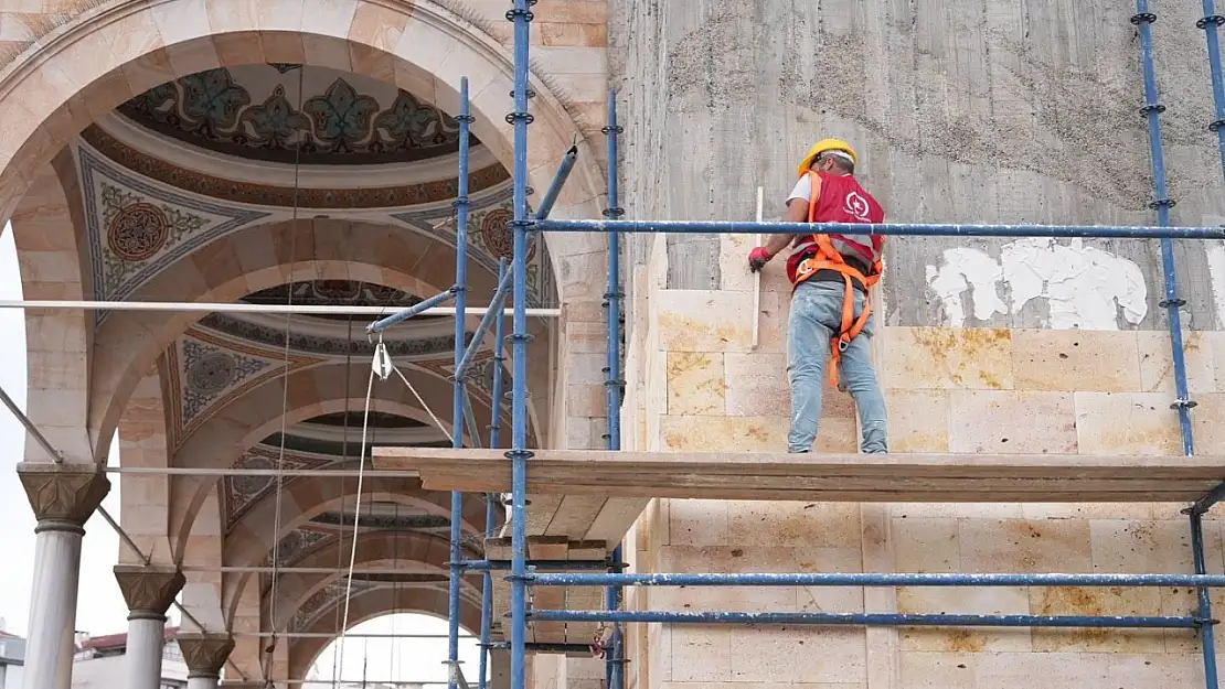 Cedidiye camisinin minareleri şekilleniyor