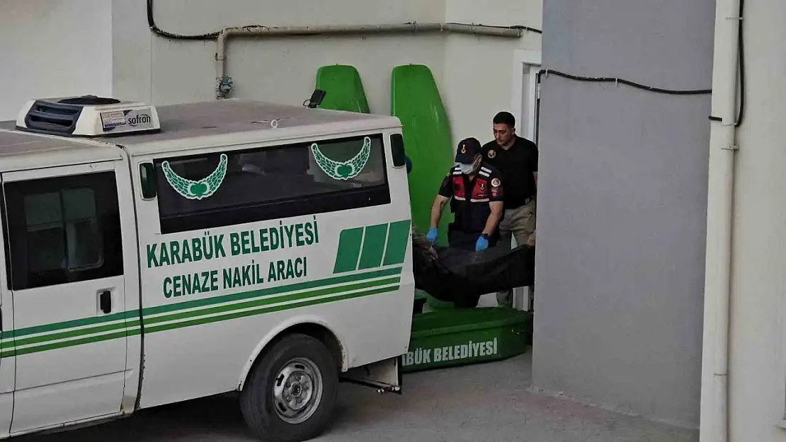 Cezaevinden izinli çıkıp, eşinin evini ateşe verdi