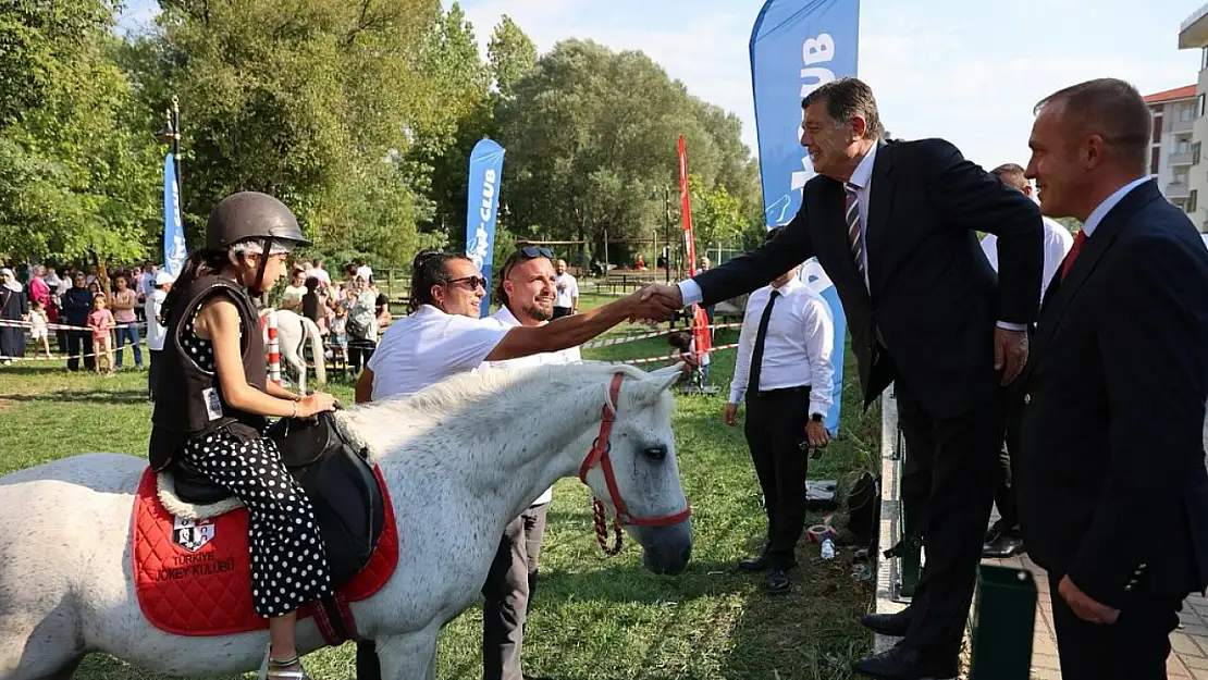 Çocuklar 'Pony' atlarla buluştu