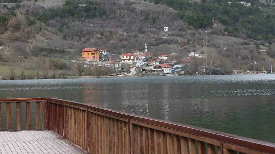 Çubuk Gölü'nde sonbahardan kalma günler yaşanıyor