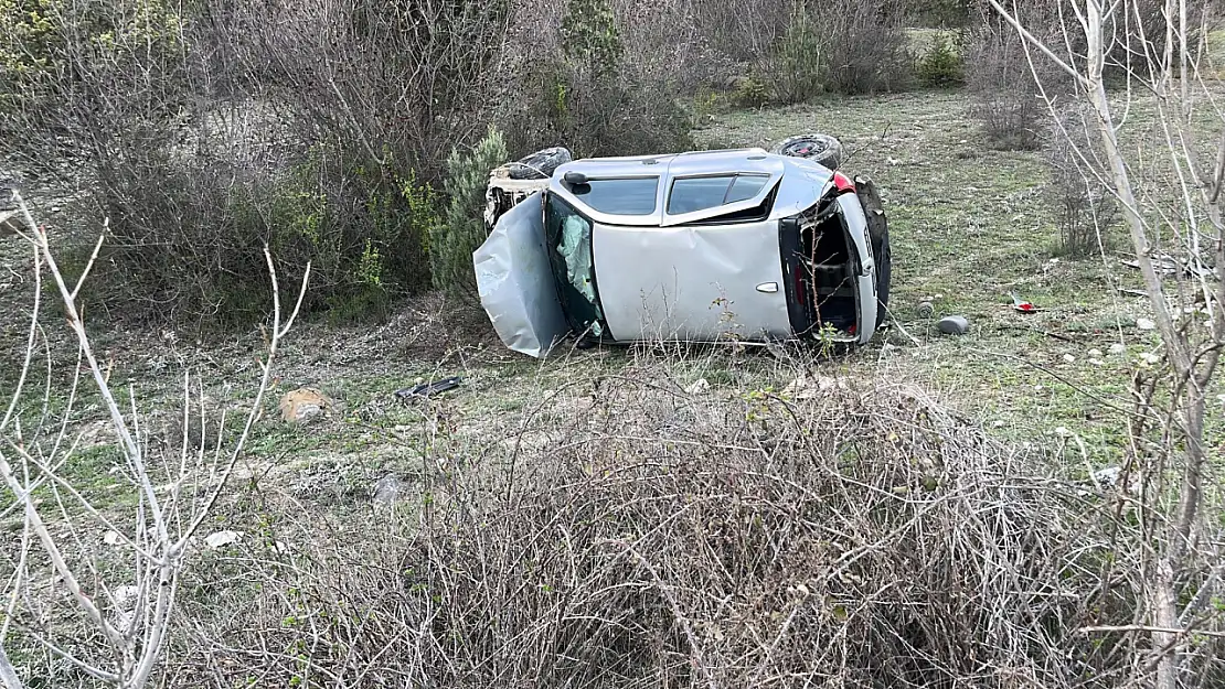 D100'de tarlaya uçan otomobilin sürücüsü yaralandı