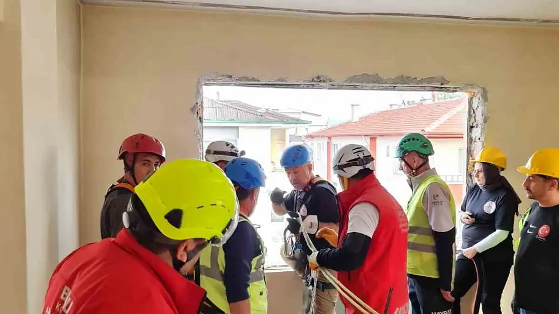 Deprem felaketinin 24'üncü yılında tatbikat yapıldı