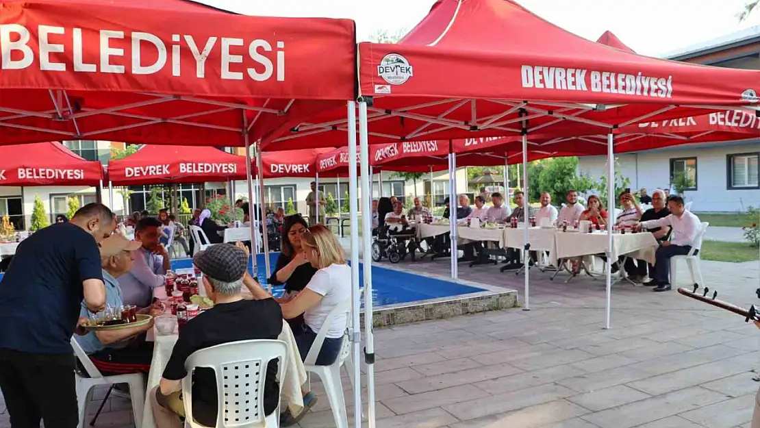 Devrek Kaymakamı Evlice, huzurevi sakinleriyle vedalaştı