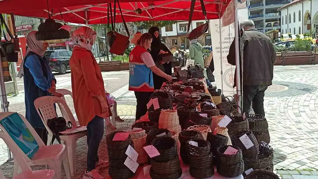 Devrek'te Anneler Günü alışveriş festivali ilgi gördü