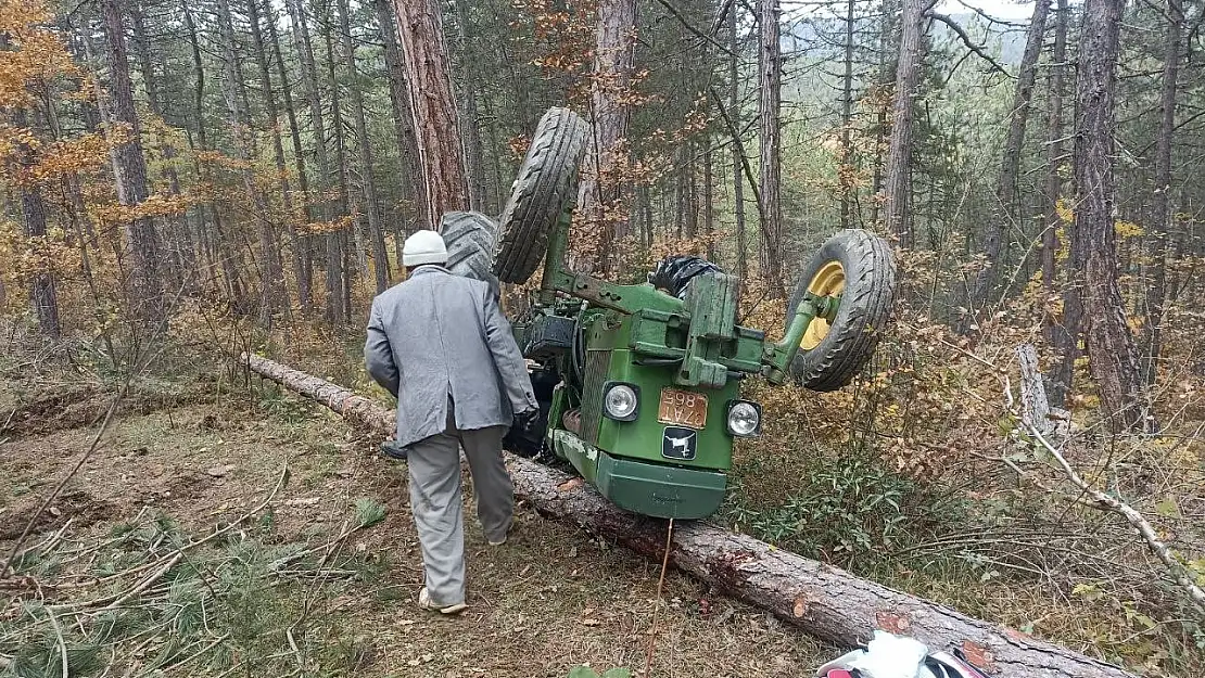 Devrilen traktörün altında kalan sürücü hayatını kaybetti