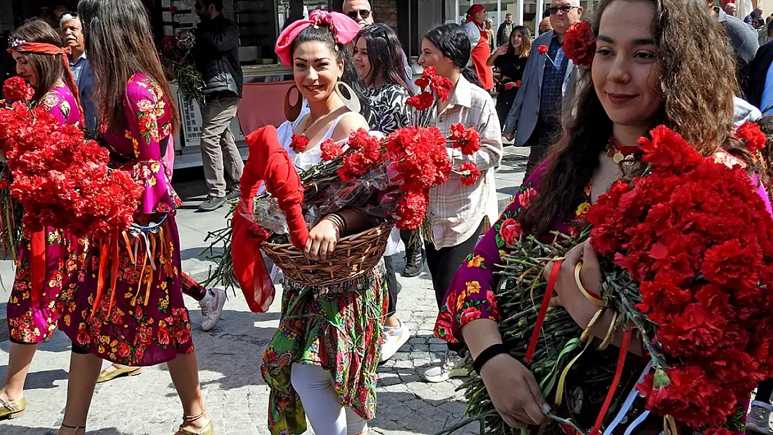 Dünya Romanlar Günü Çeşme'de kutlandı