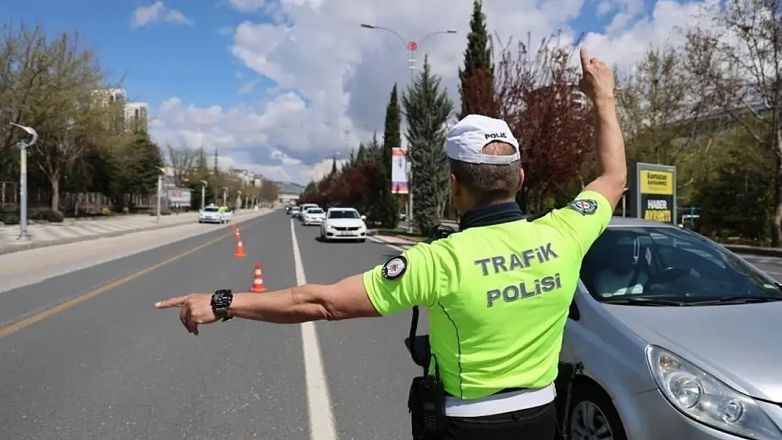 Düzce'de 1 haftada 2 bin 572 araca cezai işlem uygulandı