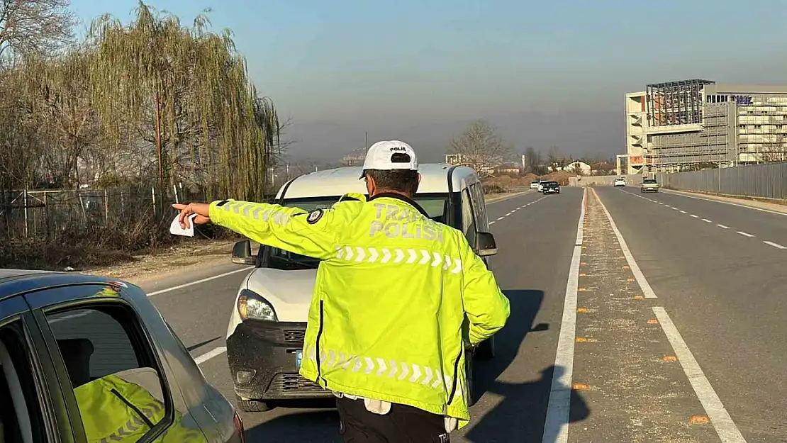 Düzce'de 163 araç trafikten men edildi 33 sürücüye alkolden işlem yapıldı