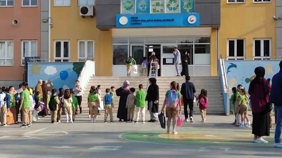 Düzce'de 76 bin 838 öğrenci için ders zili çaldı