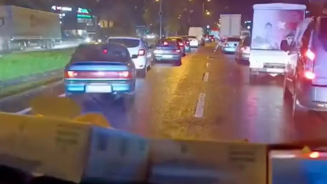 Düzce'de ambulansa fermuar sistemi ile yol verildi, o anlar kamerada