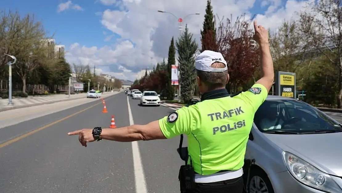 Düzce'de denetimlerde 165 araç trafikten men edildi