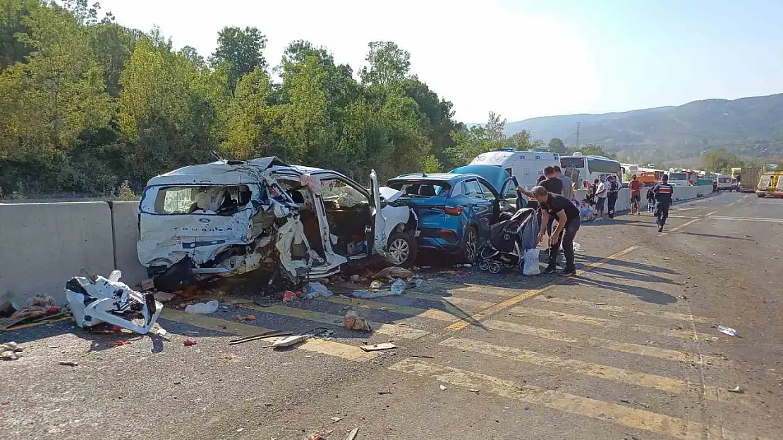 Düzce'de feci kazada ölen ve yaralananların kimlikleri belli oldu