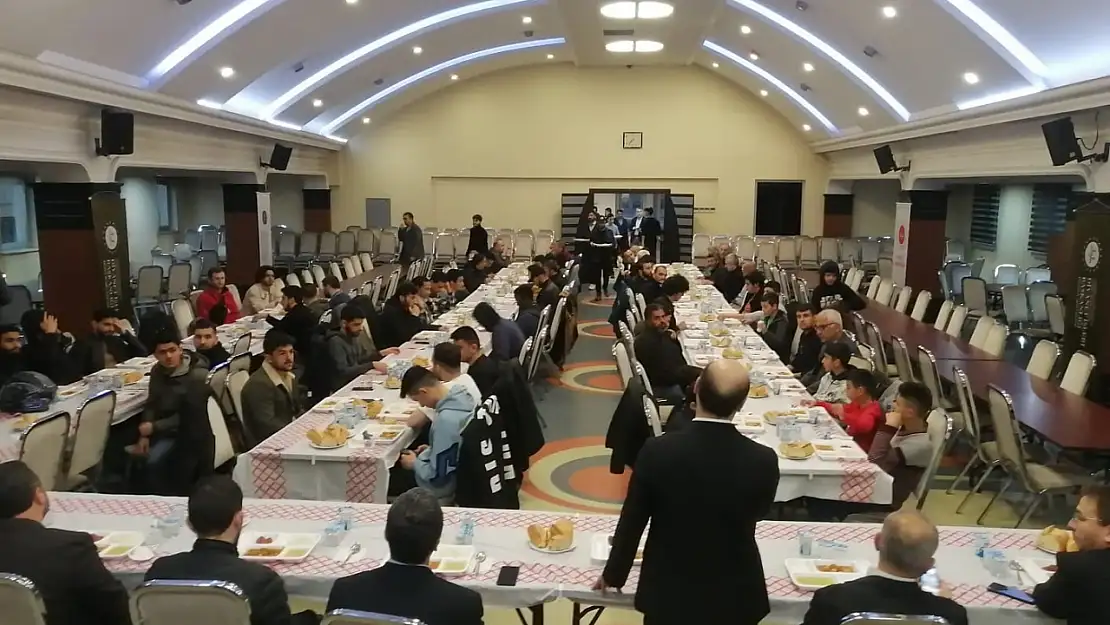 Düzce'de gençlik iftarı yapıldı