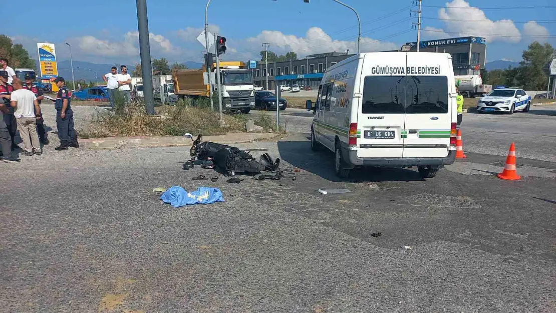 Motosiklet hafriyat kamyonunun altına girdi: 1 ölü, 1 yaralı