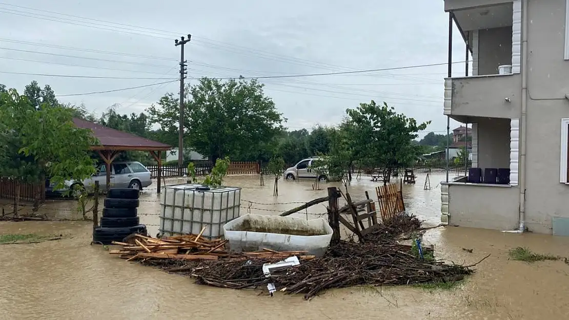 Düzce'de şiddetli yağmur 4 ilçede su taşkınlarına sebep oldu