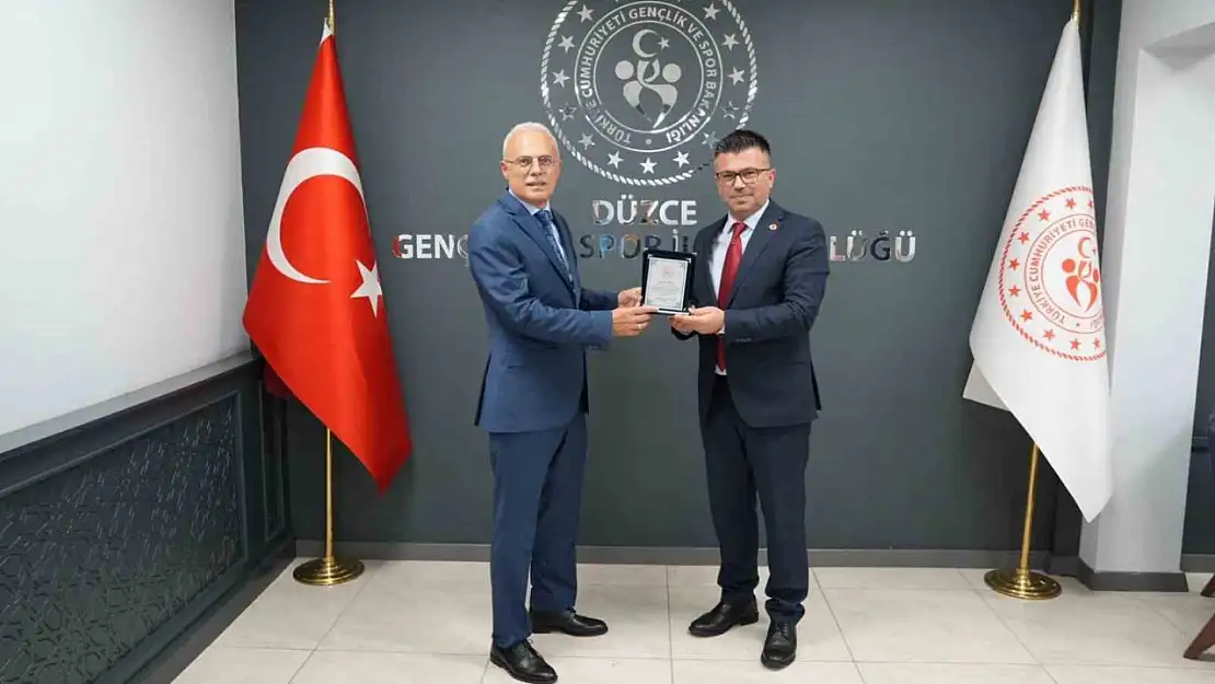 Düzce Gençlik ve Spor İl Müdürlüğü'nde devir teslim töreni gerçekleştirildi