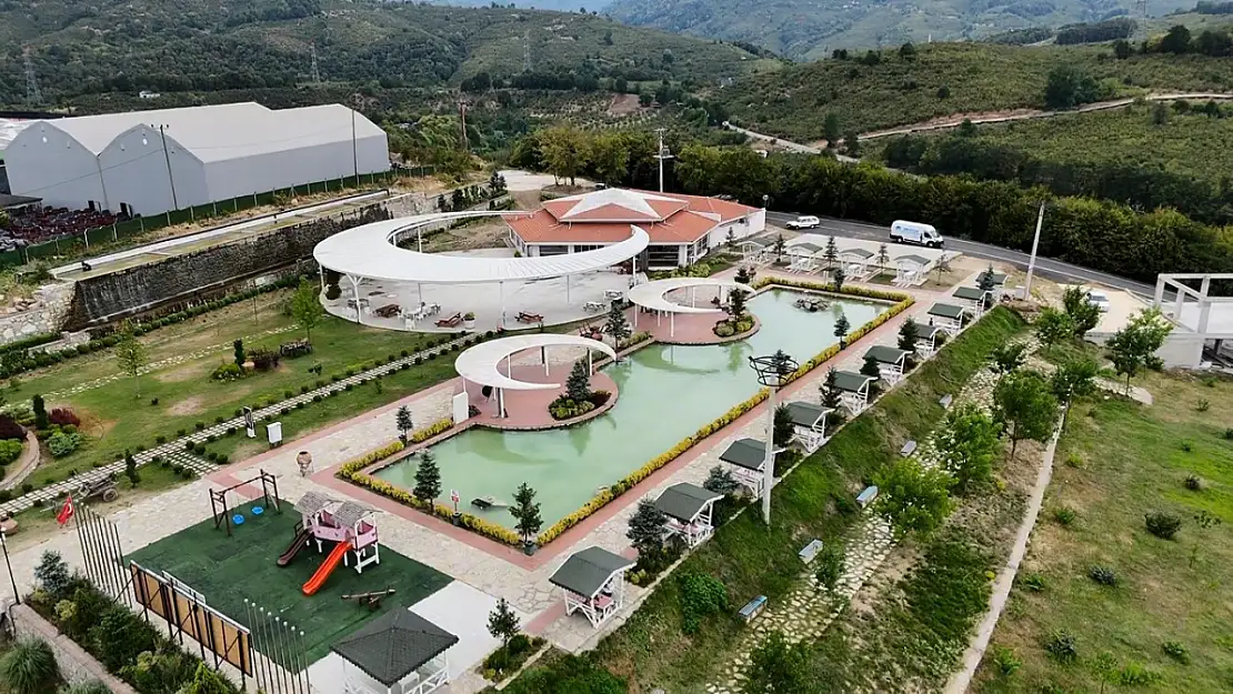 Düzce'nin 'ay yıldızlı' mesire alanı