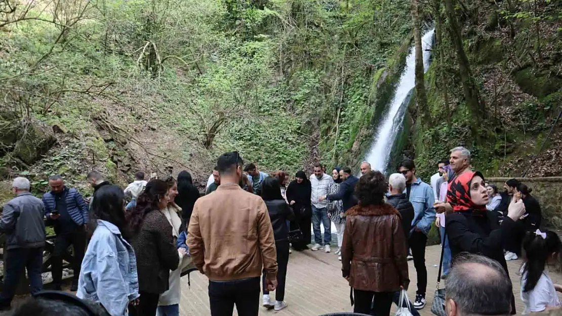 Düzce'nin gözde doğal güzelliklerinde bayram yoğunluğu