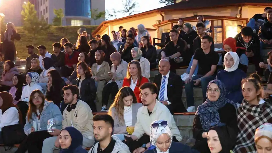 Düzce Üniversitesi'nde açık hava sinema günleri