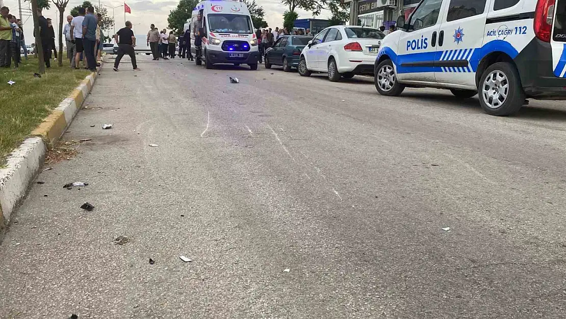 Edirne'de motosiklet yayaya çarptı: 2 yaralı