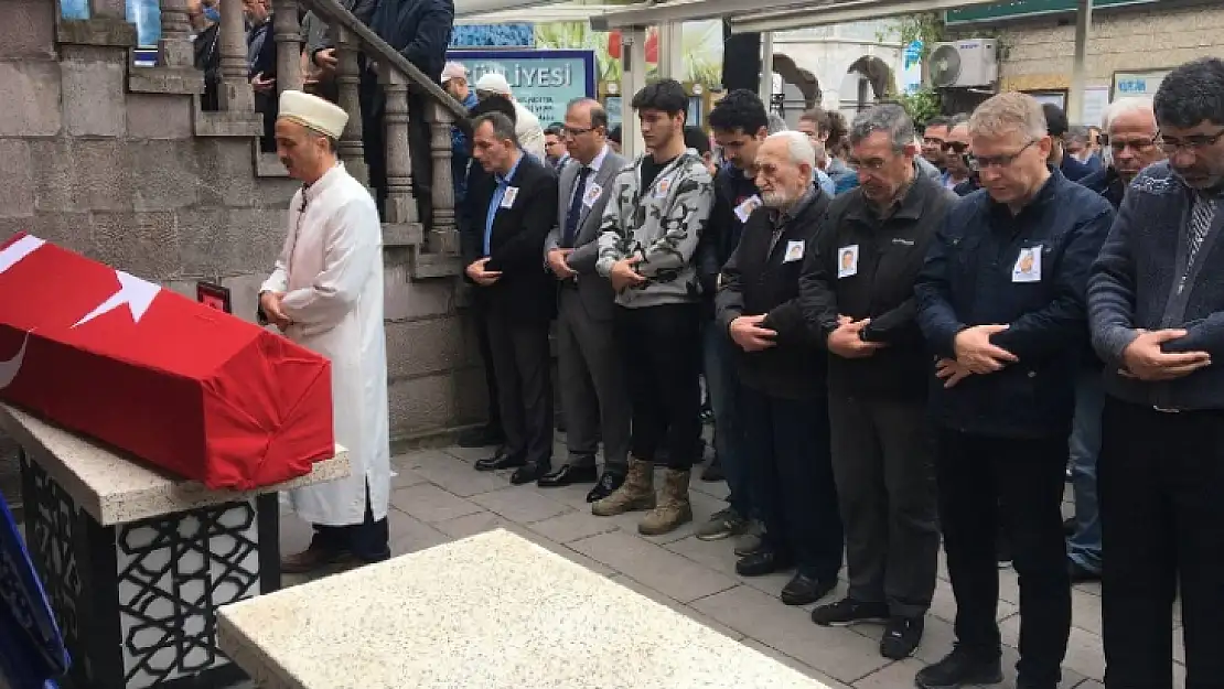 Emekli Polis Memuru törenle defnedildi