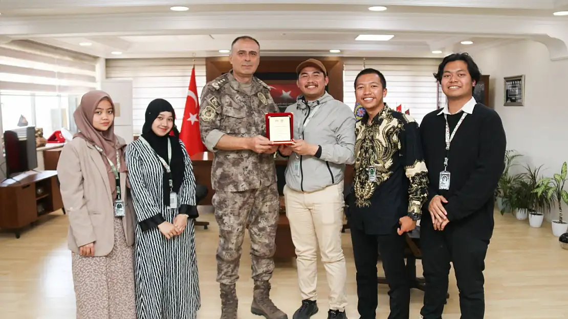 Endonezyalı öğrencilerden anlamlı ziyaret