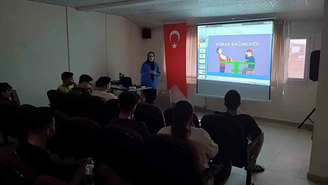 Erkek öğrencilere kumar bağımlılığı anlatıldı