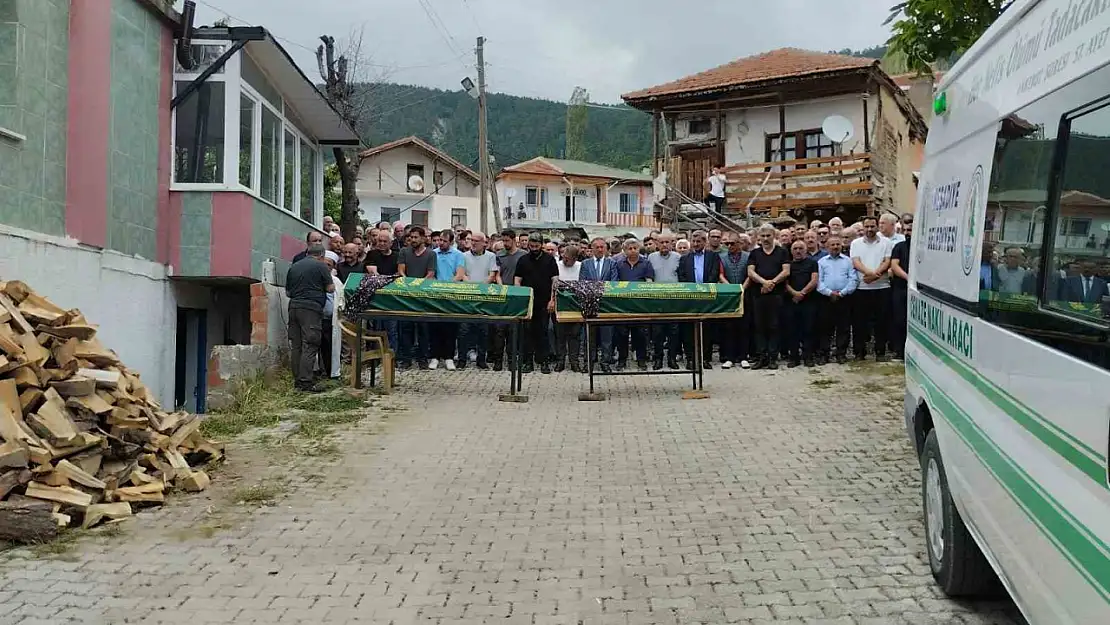 Eşi tarafından öldürülen kadın ve annesi Tokat'ta toprağa verildi