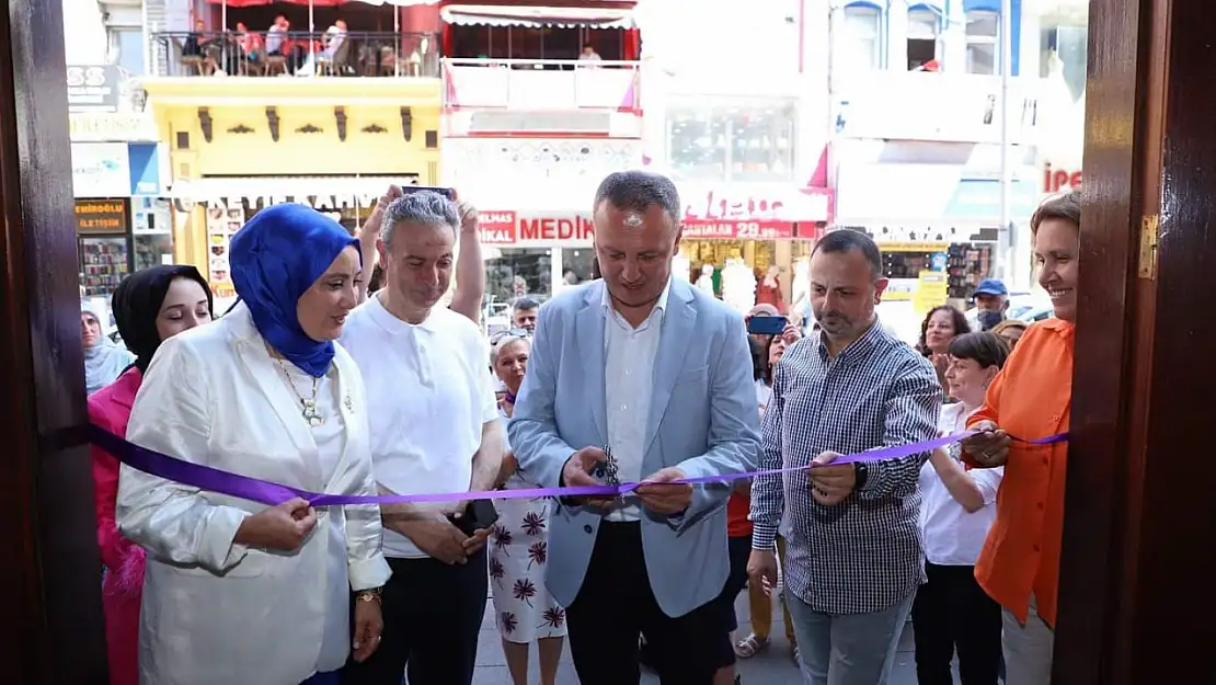 Ev hanımı geri dönüşümden ürünleri sergiye dönüştürdü