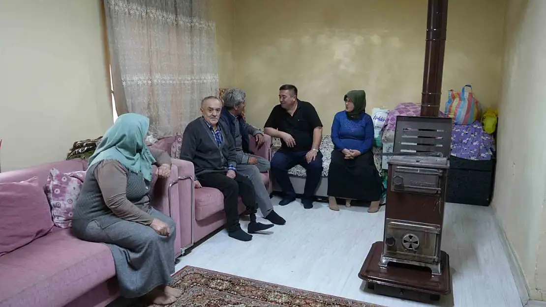 Evlerini yangında kaybeden aile iki yıldır köy okulunda yaşama tutunmaya çalışıyor