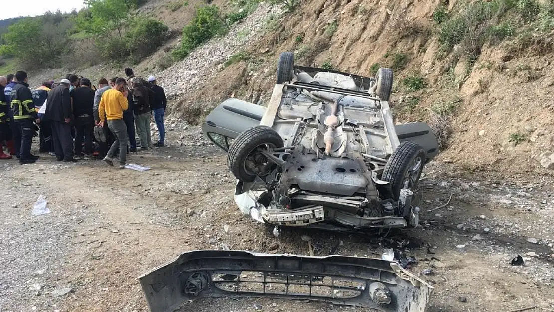 Feci kaza, otomobil dere yatağına uçtu