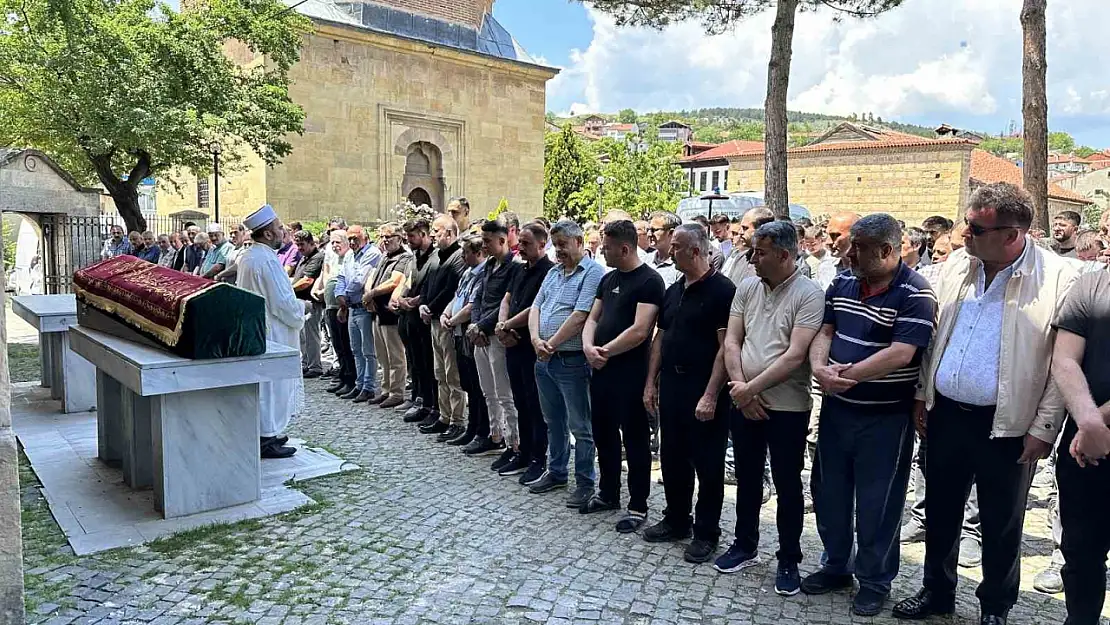 Feci kazada hayatını kaybeden genç toprağa verildi