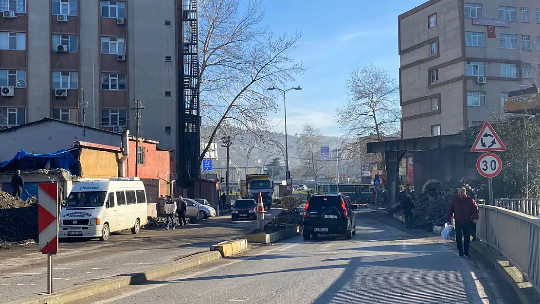 Fevkani Köprüsü'nün yıkım çalışmaları sürüyor