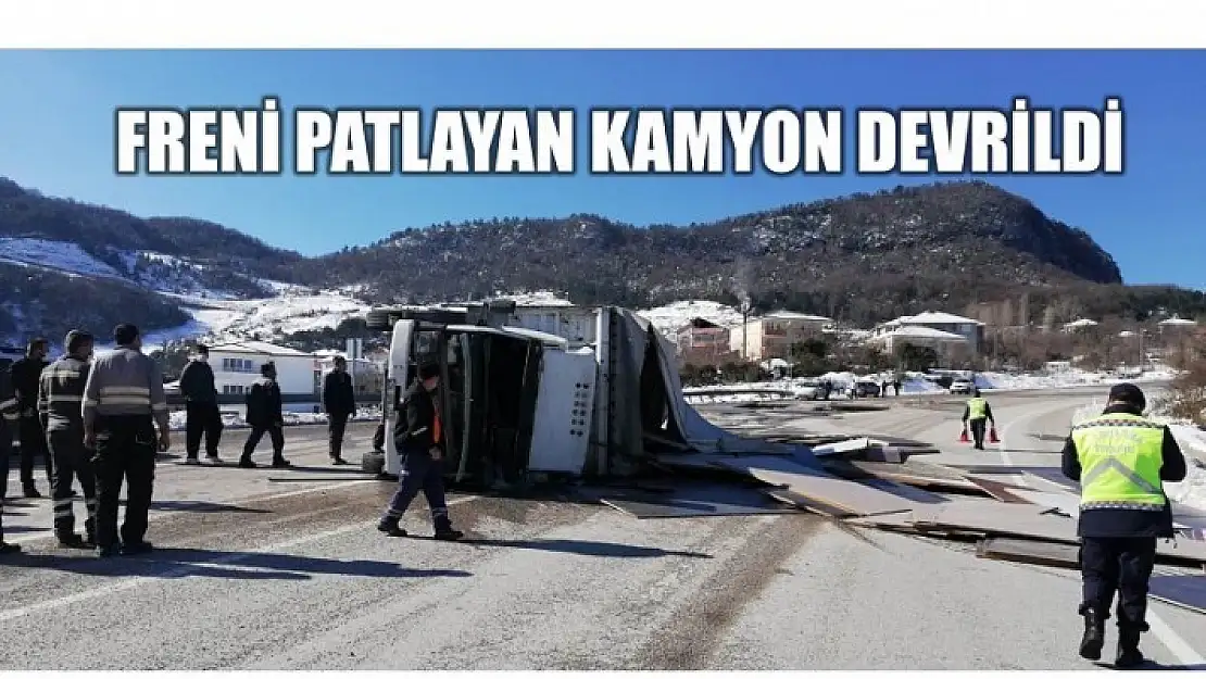 FRENİ PATLAYAN KAMYON DEVRİLDİ