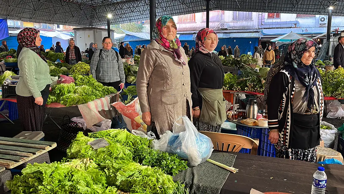 Galla Pazarında saygı duruşu