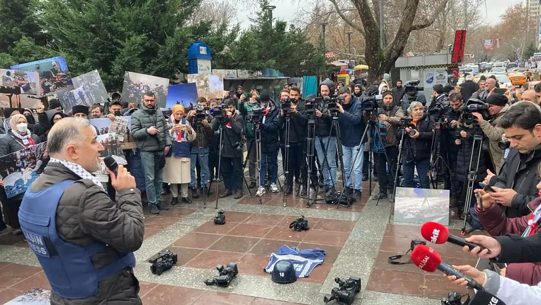 Gazeteciler Gazze'de öldürülen gazeteciler için bir araya geldi