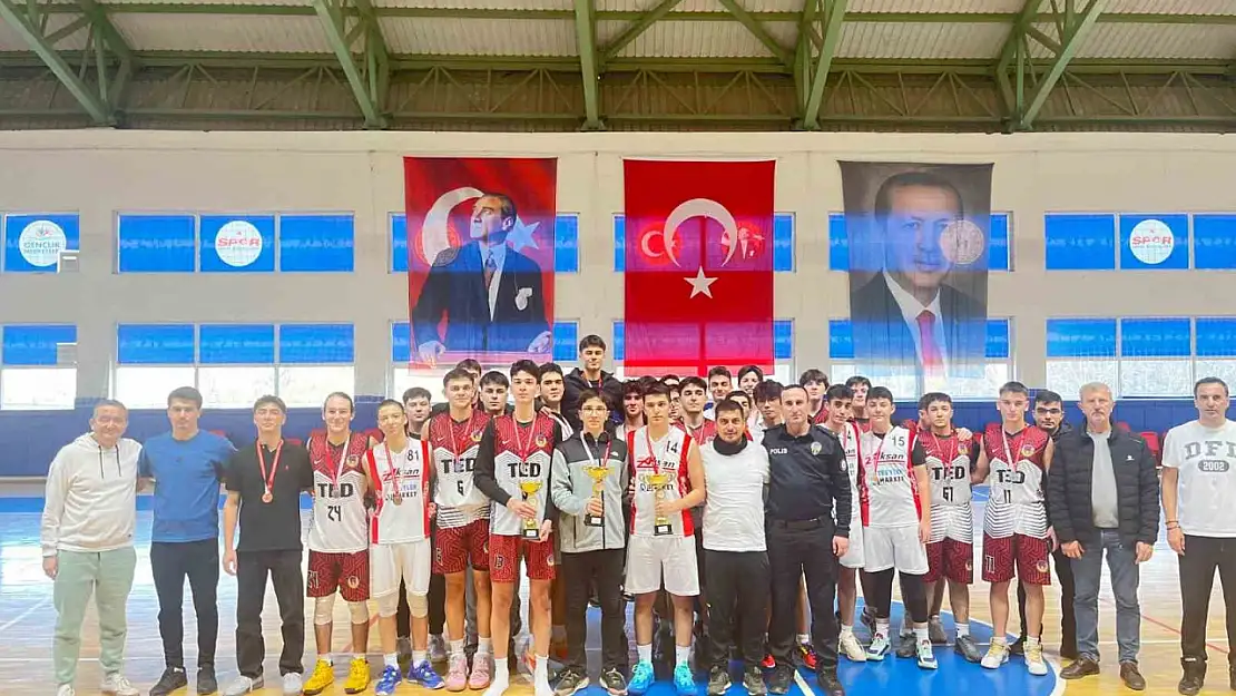 Genç erkekler basketbolda birinci belli oldu